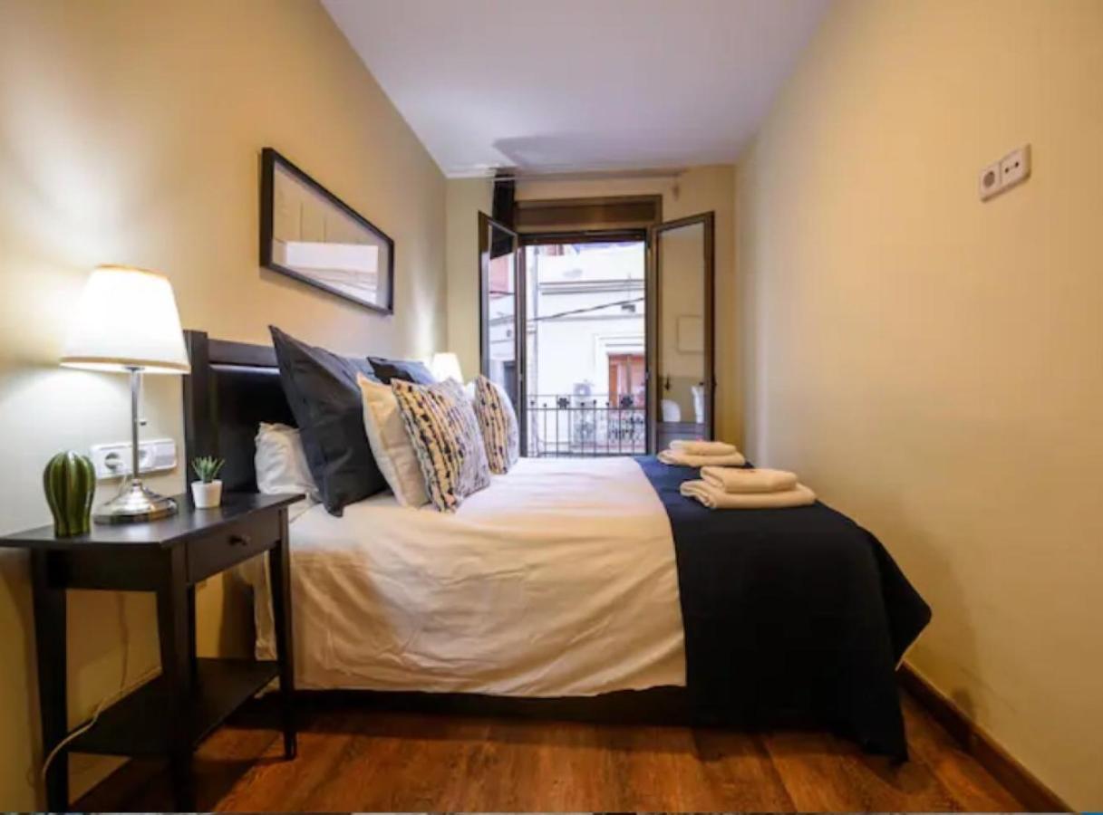 Ramblasrentals Cozy Renovated 2Br With Balcony Lift 20M Rambla - Parking - Wifi Barcelona Exterior photo